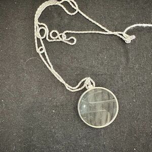 Hanging Magnifying Glass Necklace 5X Glass Lens Diameter 42m Silver NEW